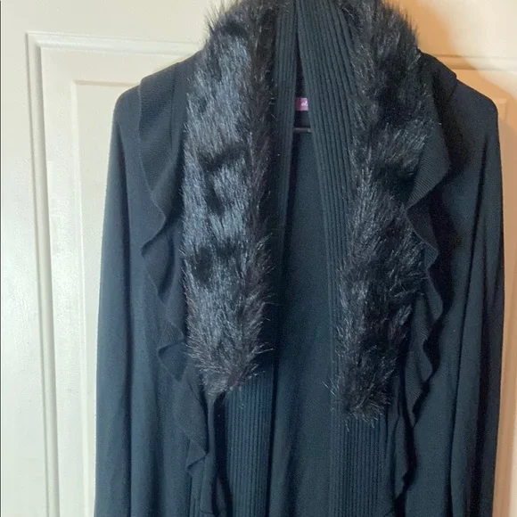 Chic Black Cardigan with Faux Fur Collar - Picture 3 of 7
